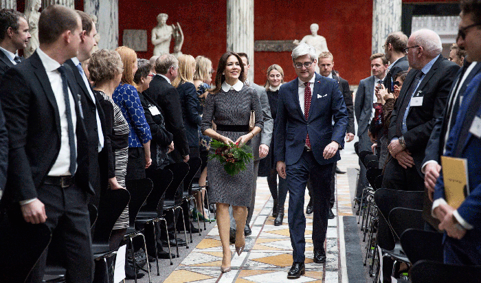 HRH crown princess Mary and Søren Pind, Minister for Higher Education and Science head the procession. Photo: Ditte Valente